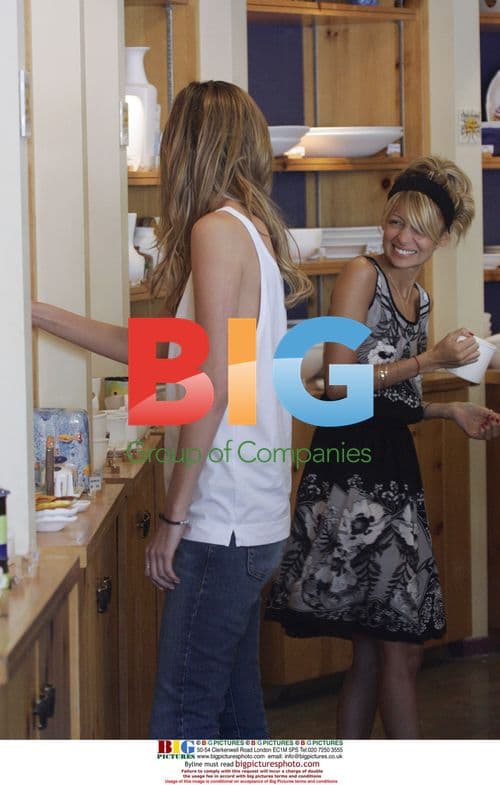 Nicole Richie and DJ AM Visit Color Me Mine