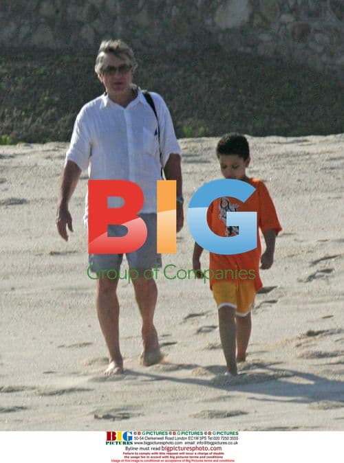 Robert DeNiro and son Elliott on Mexico beach