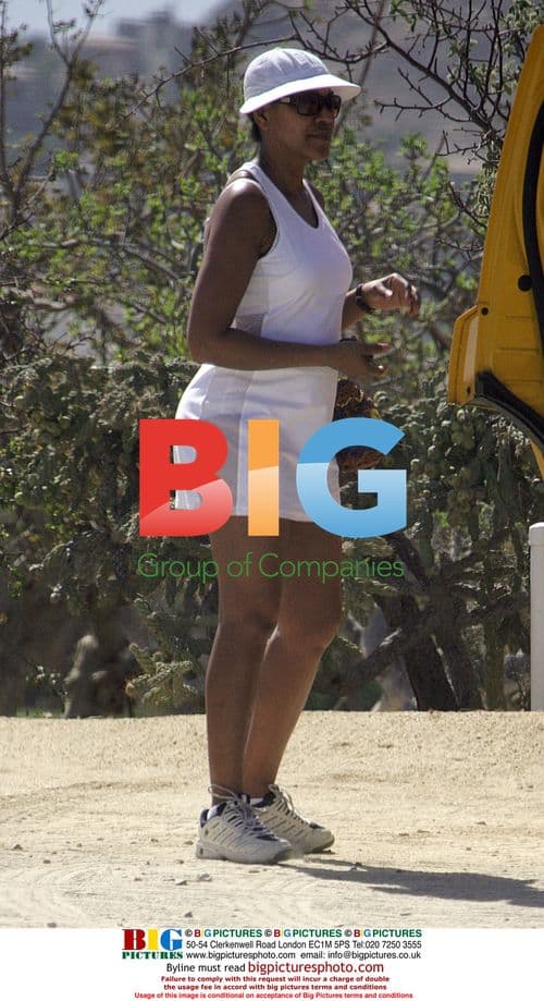 Robert DeNiro and family in Mexico