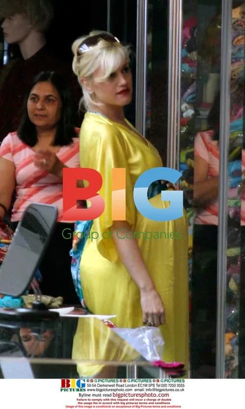 Gwen Stefani Shopping for Indian Saris