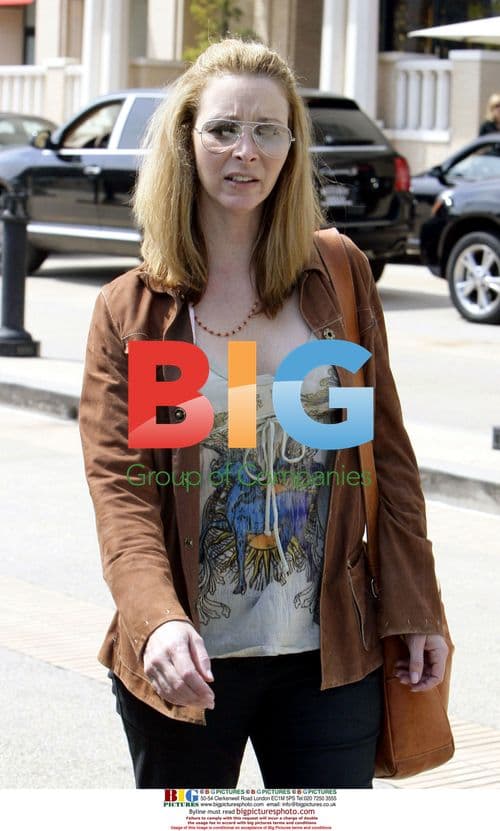 Lisa Kudrow Leaves Barneys New York