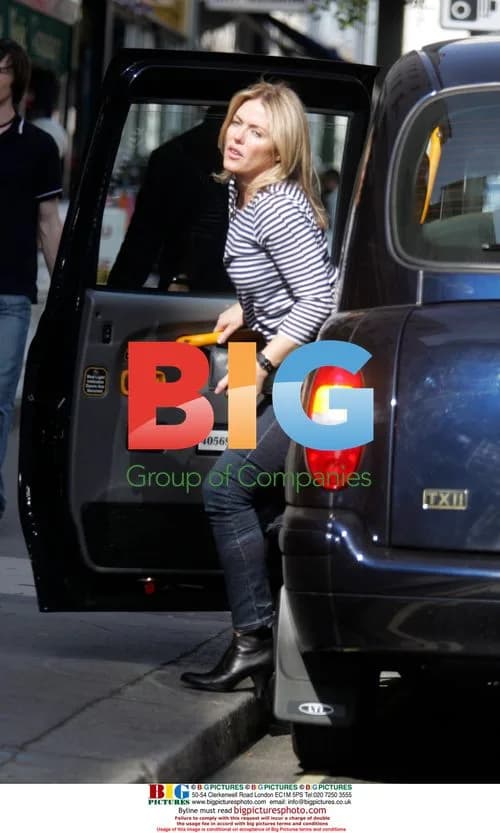 Patsy Kensit Spotted Shopping in Tight Jeans
