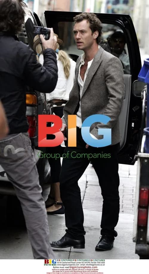 Jude Law and Sienna Miller take Jude's kids to movie