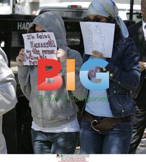 Scarlett Johannson and Alicia Keys on The Nanny Diaries Set