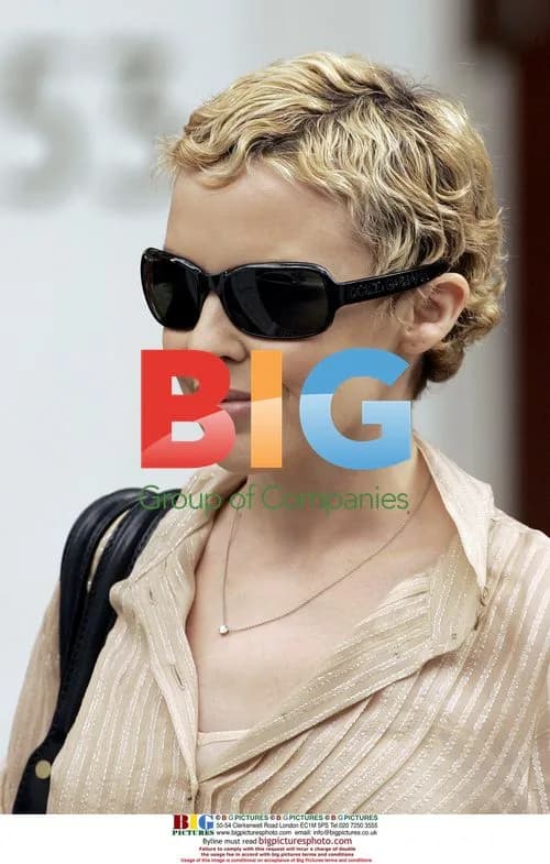 Kylie Minogue Steps Out in Chelsea