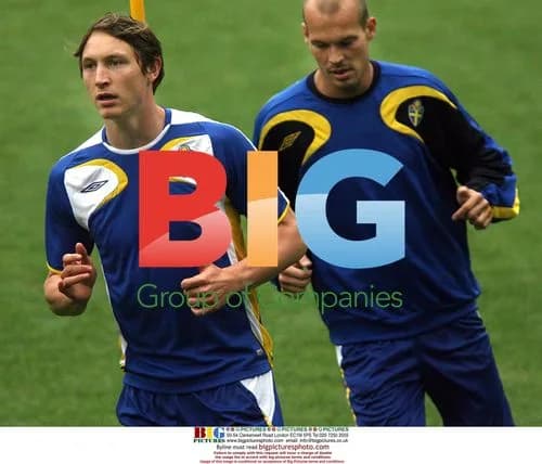 Kim Kallstrom and Fredrik Ljungberg Preparing