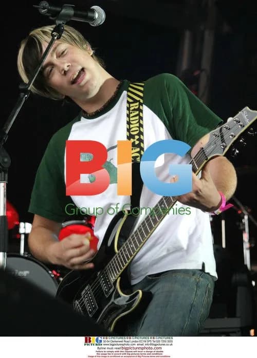 JAMES BOURNE - SON OF DORK on stage