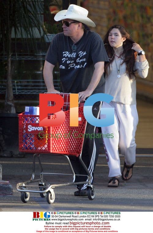 Val Kilmer and children shopping in Malibu