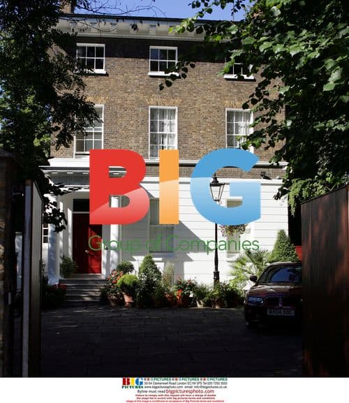 Heather Mills McCartney leaving Paul's home