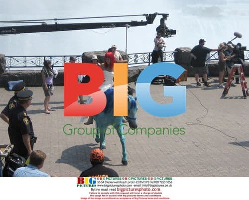 Sienna Miller Filming 'Camille' at Niagara Falls