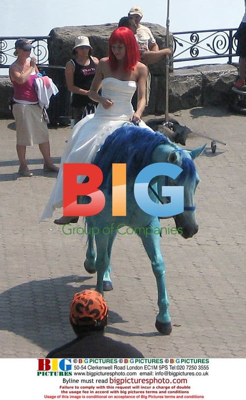 Sienna Miller filming "Camille" at Niagara Falls