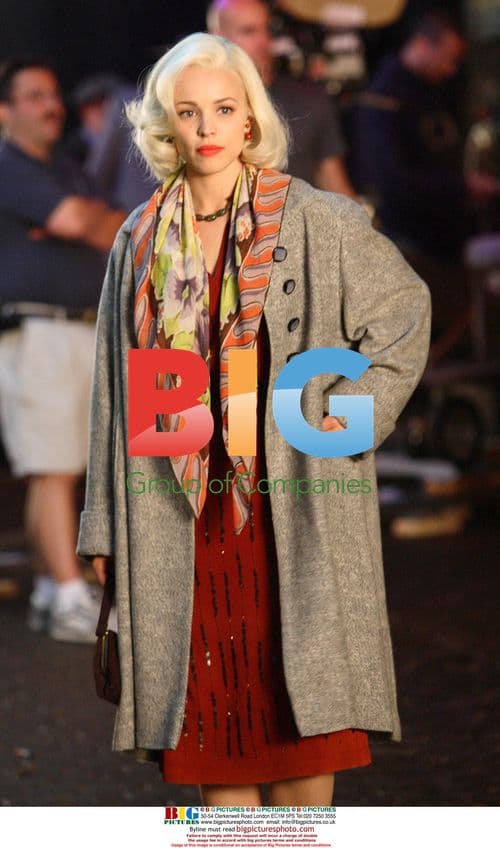 Rachel McAdams goes blonde on 'Marriage' set