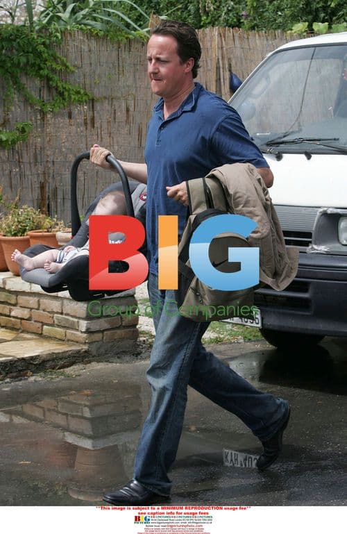 David Cameron and Family Have Lunch in Corfu