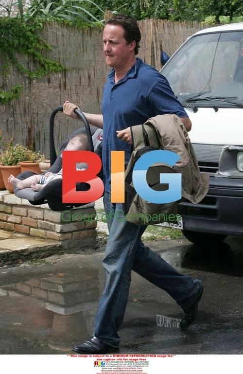 David Cameron and Family Have Lunch in Corfu