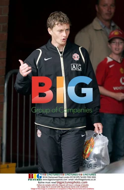 Manchester United Players Leave Match