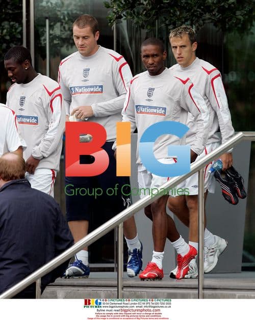 England squad arrives at Lowry Hotel