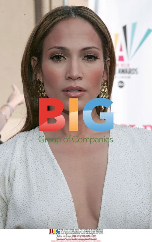 Jennifer Lopez at 2006 NCLR ALMA Awards