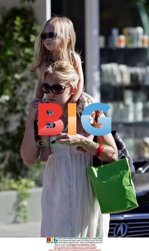 Kate Hudson Out Shopping with Son Ryder