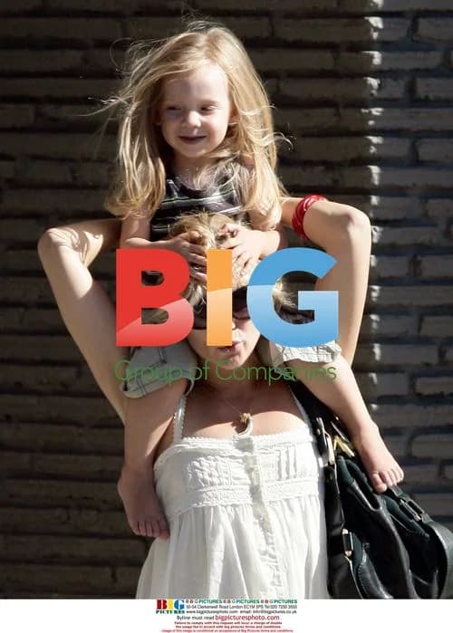 Actress Kate Hudson out shopping with son Ryder