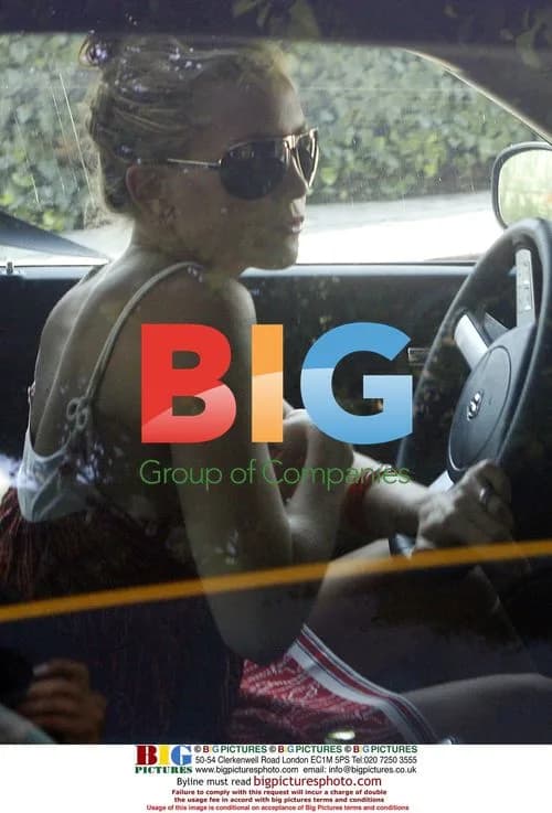 Actress Kate Hudson out in West Hollywood