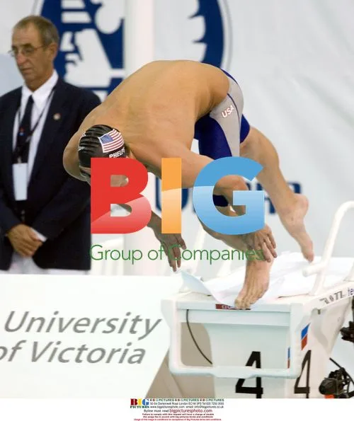 Michael Phelps wins 200m butterfly