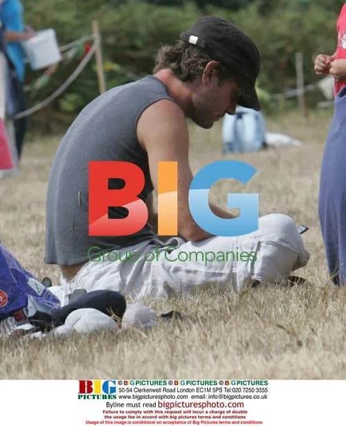 Jude Law with son Rudy and Kemp family in UK