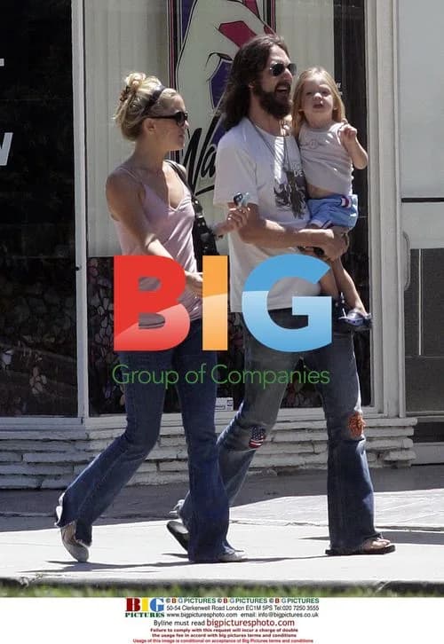 Chris Roberson and Kate Hudson with son Rider