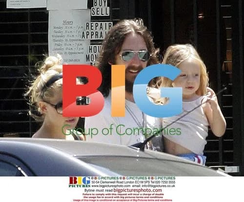 Chris Roberson and Kate Hudson with son Rider