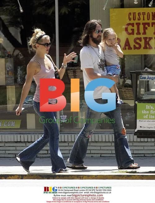 Chris Roberson and Kate Hudson with son Rider