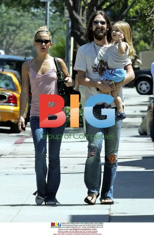 Chris Roberson and Kate Hudson with son Rider