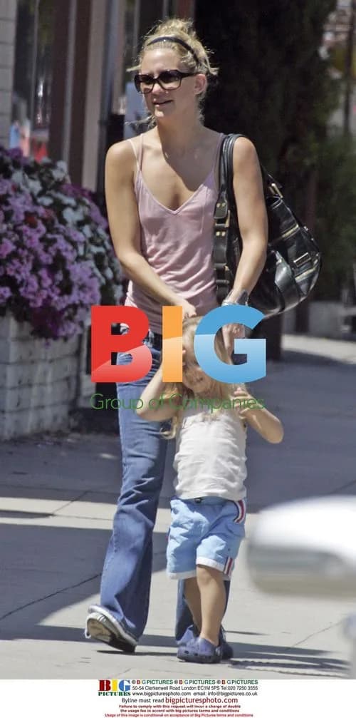Chris Roberson and Kate Hudson out with son Rider