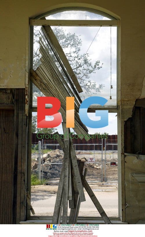 Floodwall repairs in Lakeview, New Orleans
