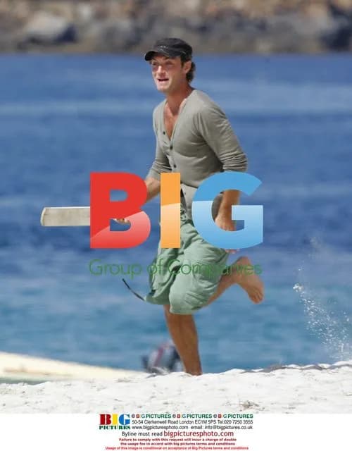 Jude Law plays cricket with son Rafferty