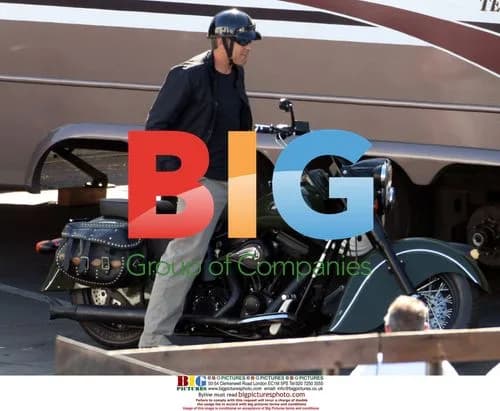 Brad Pitt and George Clooney on set of Ocean's 13