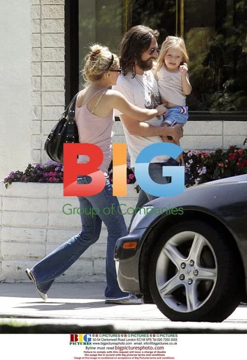Chris Roberson and Kate Hudson with son Ryder