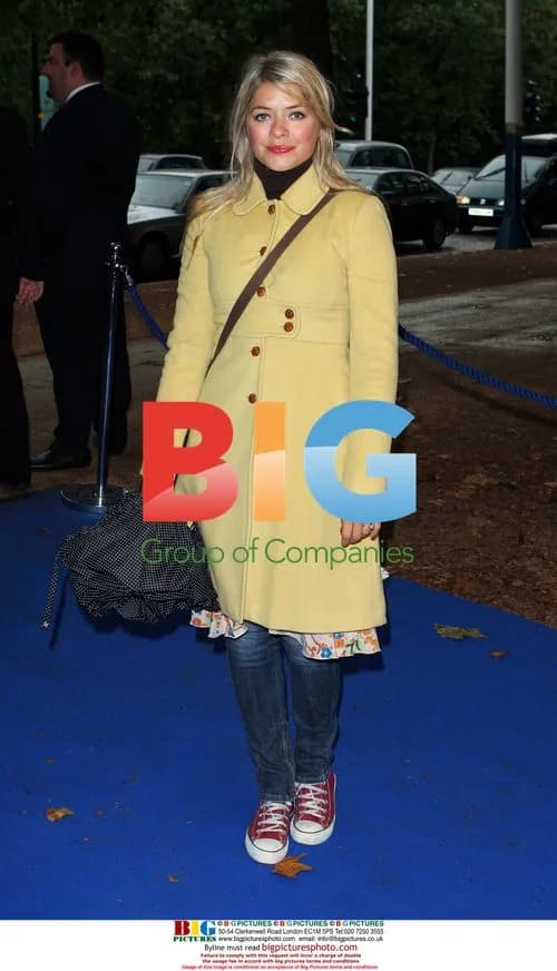 Holly Willoughby at Pet Pawtraits Gallery Opening
