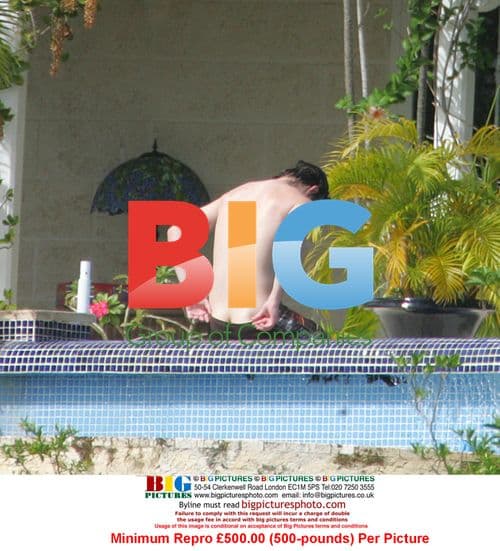 Tony Blair and Sons Relax in Barbados