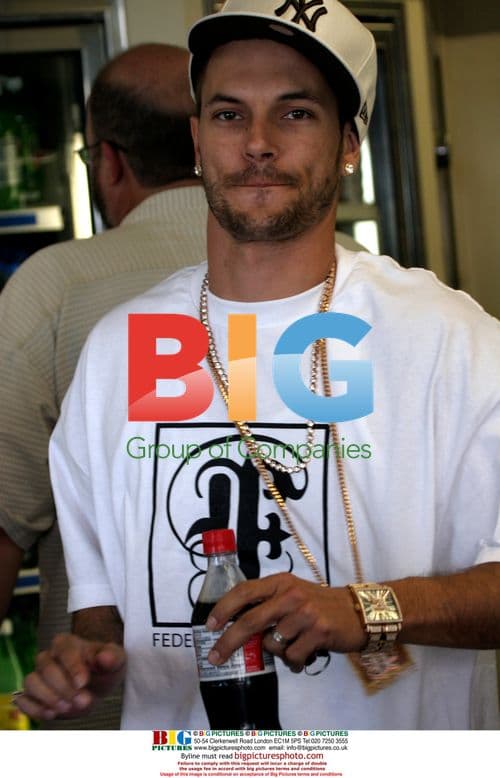 K-Fed Stops for Cigarettes in Ferrari