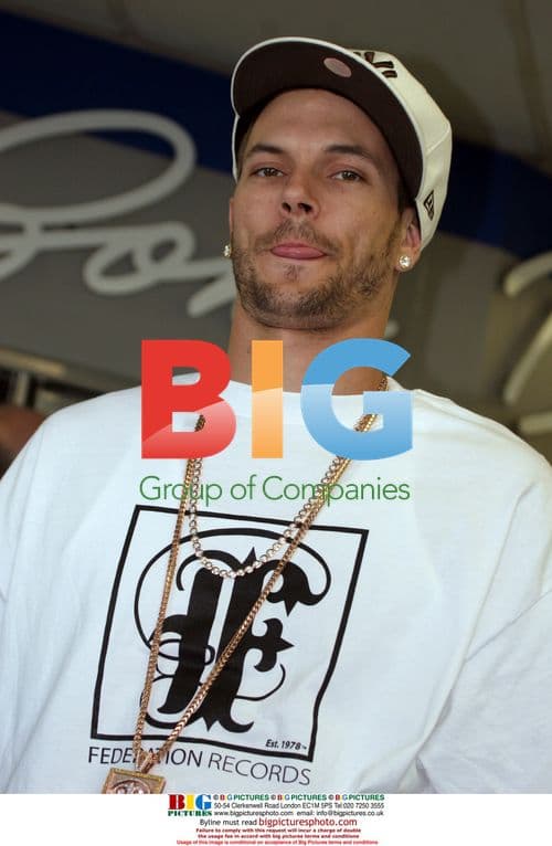 K-Fed buys cigarettes in Ferrari