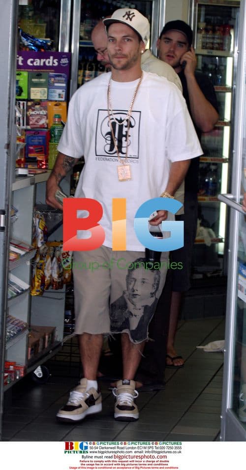 Kevin Federline buys cigarettes while driving Ferrari