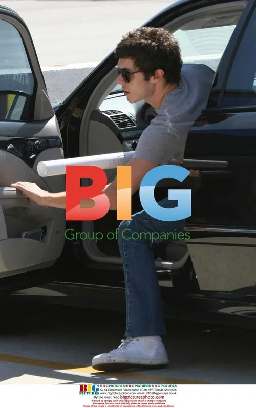 Adam Brody going to framing store for Rachel Bilson's birthday