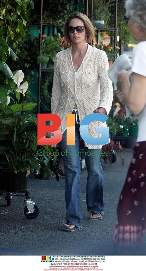Diane Lane Grocery Shopping with New Bob Hairstyle
