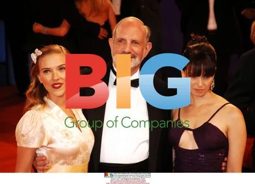 Scarlett Johansson, Mia Kirshner & Brian De Palma at The Black Dahlia premiere