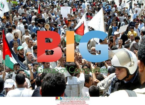 Palestinian riot police clash with unemployed workers