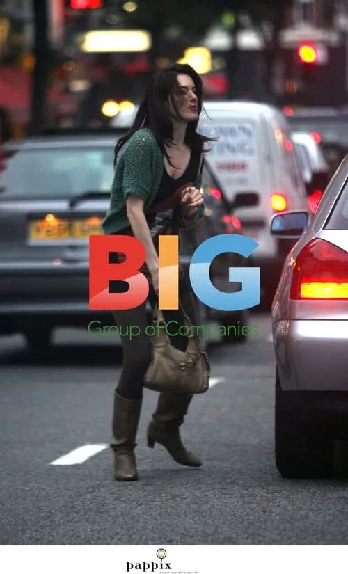 Jaime Murray Having Lunch in London