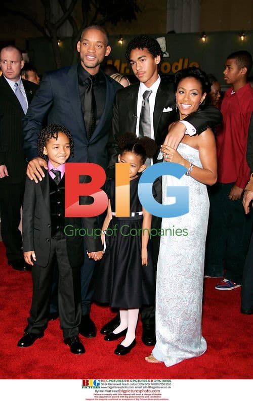 Will Smith, Jada Pinkett Smith, and kids at 'Pursuit of Happyness' premiere