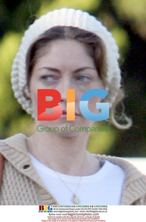 Rebecca Gayheart Leaves Grocery Store