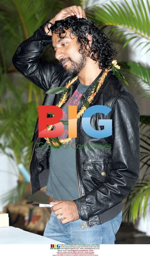 Lost Star Naveen Andrews Out for Dinner in Hawaii