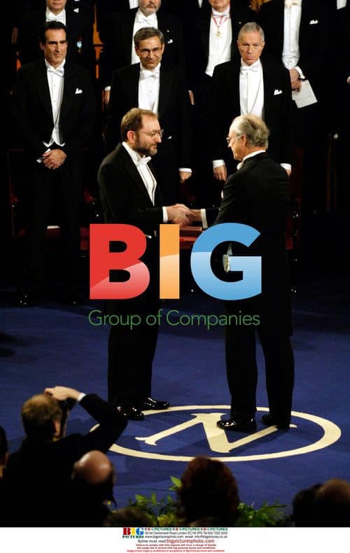 Andrew Fire receives Nobel Prize from King Carl XVI Gustaf