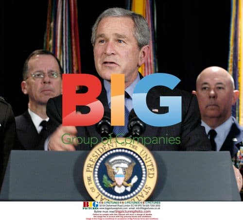 Bush Meets Military Advisers on Iraq